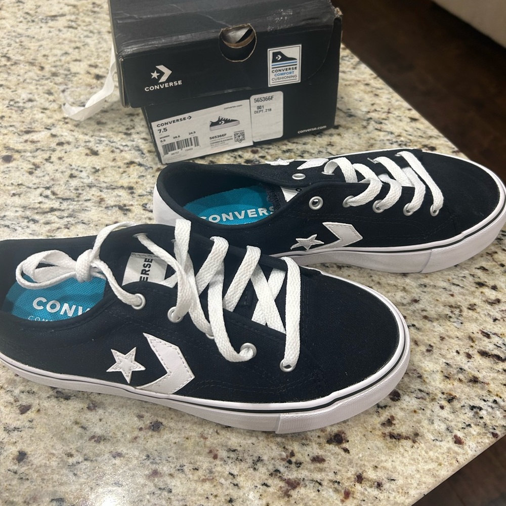 NWT converse platform sneakers